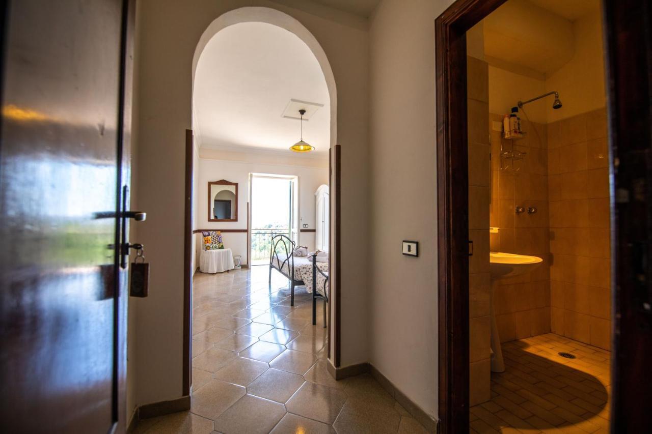 Madonna Della Scala Bed & Breakfast Castellabate Exterior photo