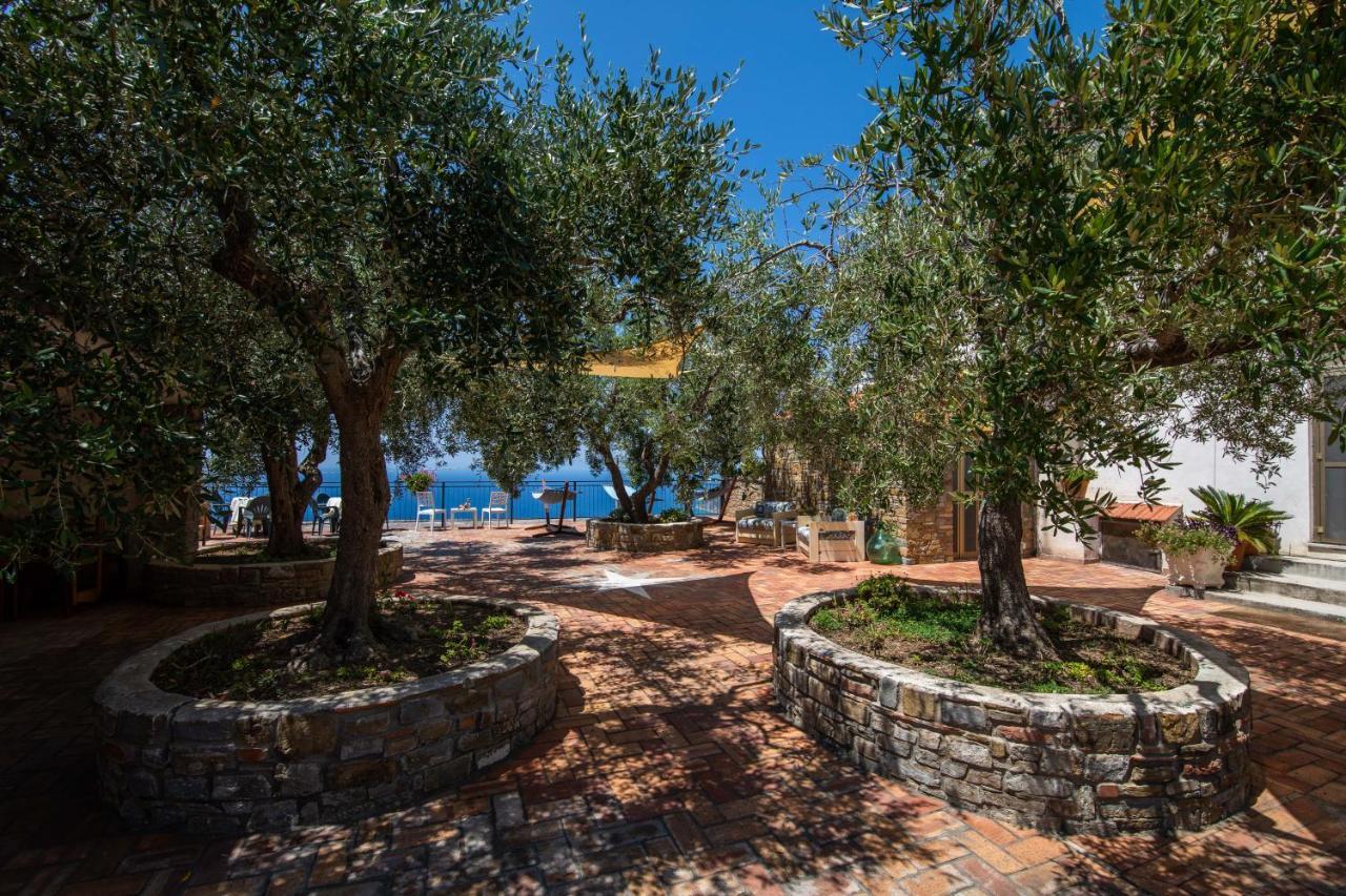 Madonna Della Scala Bed & Breakfast Castellabate Exterior photo